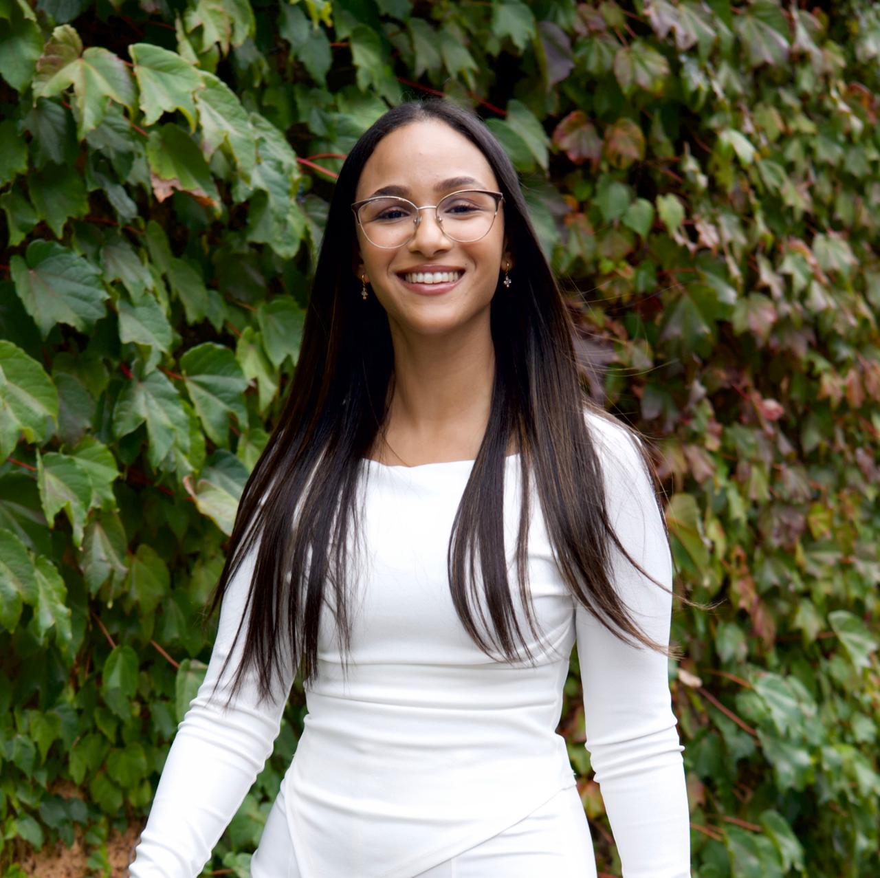 Robyn Taylor Niekerk smiling outdoors